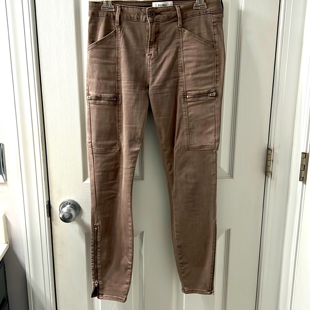 Light brown cargo pants with ZIPPERS and pockets